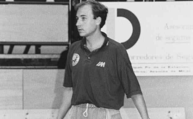 Merchante da un paso atrás en el baloncesto justo 25 años después de subir al CB Salamanca a la ACB