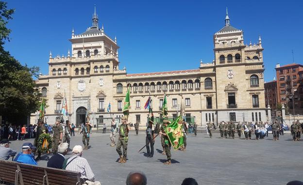 Llega el convoy militar para festejar el Día de las Fuerzas Armadas