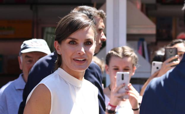 El saludo inesperado de la Reina Letizia a un grupo de alumnos de Arrabal de Portillo