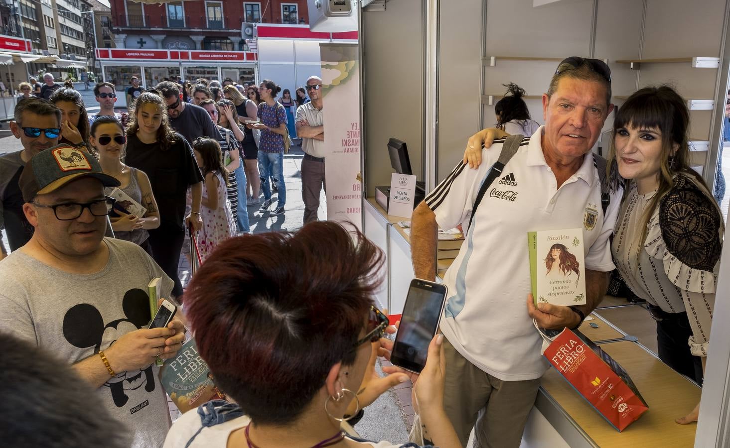 Rozalén, en la Feria del Libro de Valladolid