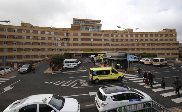 El neurólogo José Carlos Gómez Sánchez dejará su puesto de director médico del Hospital el 30 de junio