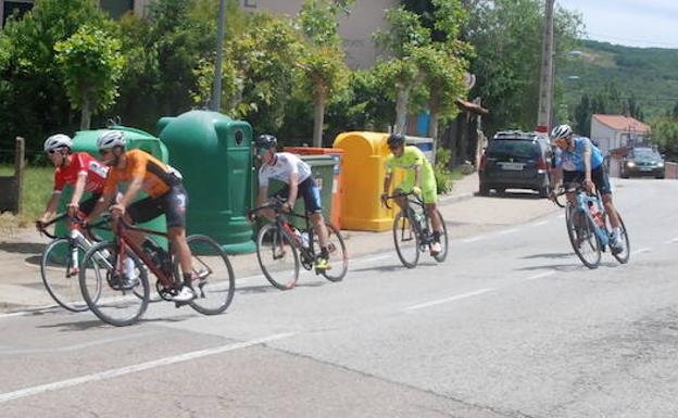 El ecuatoriano Jefferson Cepeda gana la segunda etapa de la Vuelta a Salamanca e Iván Martínez se pone líder