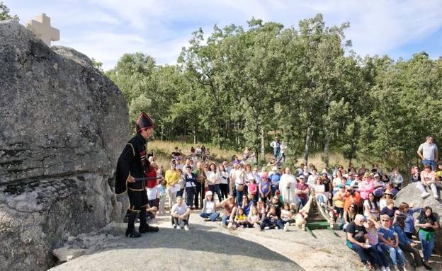 Cientos de personas arropan a la Virgen de Majadas Viejas en La Alberca