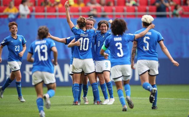 Italia se impone a Australia en el último momento