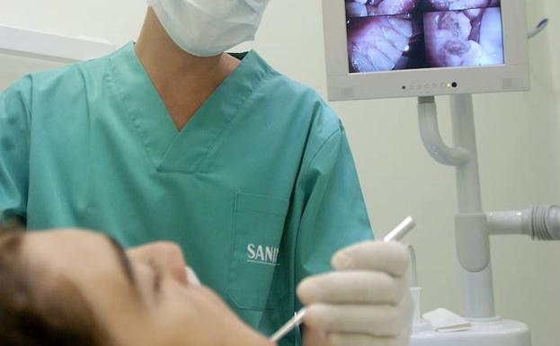 Odontólogos alertan de un aumento de casos de cáncer de boca por el sexo oral