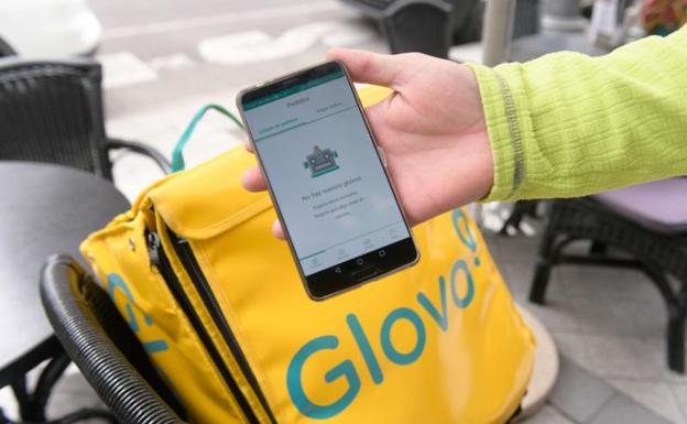 Glovo se reúne con repartidores de Valladolid para buscar solución a sus problemas