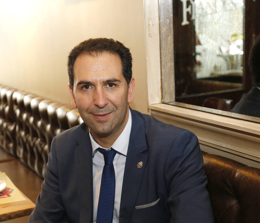 Mario Simón: «Somos un equipo de doce personas preparadas que está por encima de las siglas»