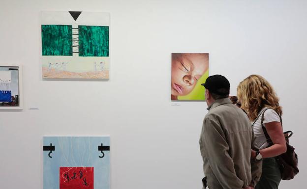 Una exposición colectiva aboga por 'sentir' antes que 'comprender'