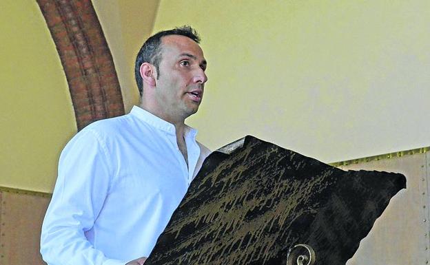 Dos votos del PP al PSOE rompen el empate en Coca y dan el bastón al socialista Mariano Herrero