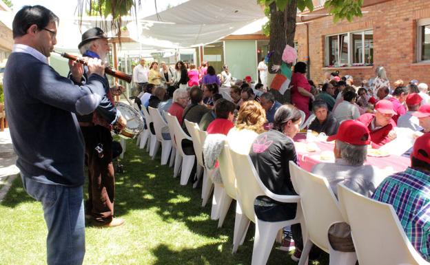 Los residentes del CAMP El Sotillo celebran el Día en Familia