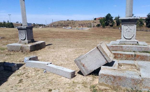 Los vándalos destrozan una de las cruces de los Altos de la Piedad en Segovia