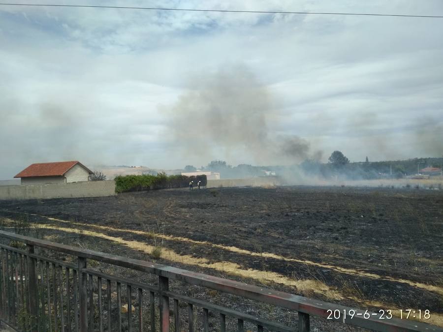 Fuego en la zona entre Puente Ladrillo y Cabrerizos en Salamanca
