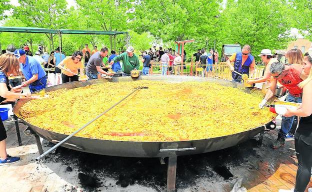 5.000 raciones de solidaridad en forma de una gran paella en Cabrerizos