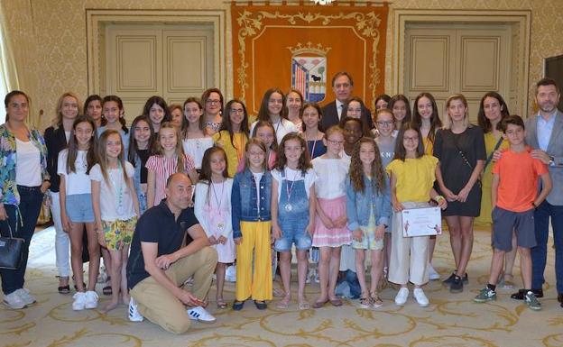 Recepción a las gimnastas del Rítmica Salamanca por sus éxitos en los campeonatos de España y de Castilla y León