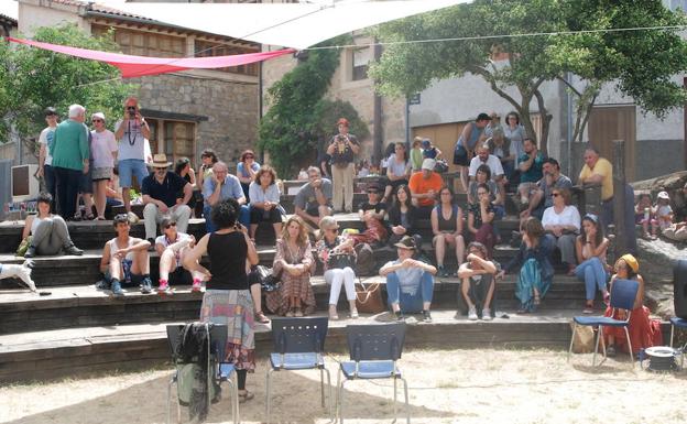 Crear una red de artesanas, uno de los objetivos de la Jornada de la Mujer Rural de San Esteban de la Sierra