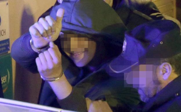 Absuelven al joven que agredió a Rajoy por el ataque al coordinador local de Vox en Pontevedra