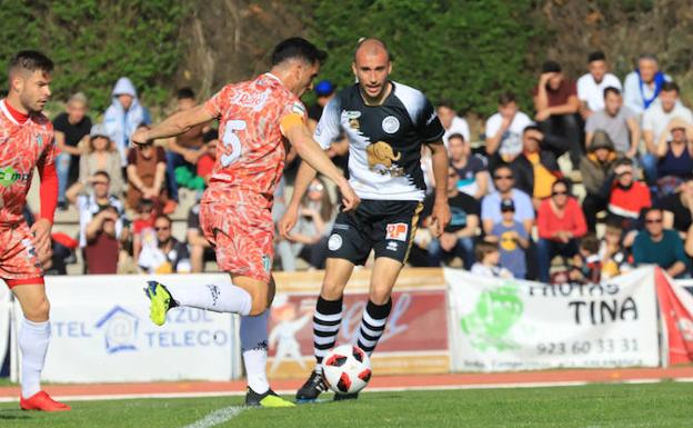 Unionistas y Adrián Llano retoman las negociaciones para la renovación del asturiano