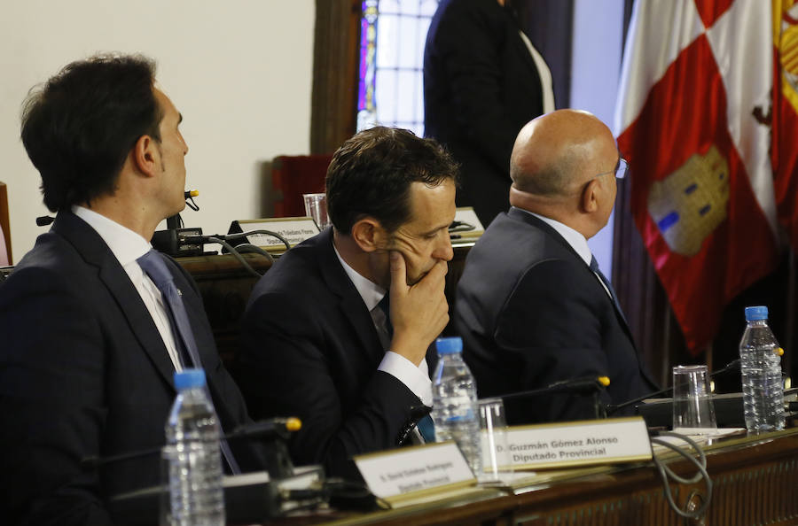 Conrado Íscar sustituye a Jesús Julio Carnero en el cargo (1/2)