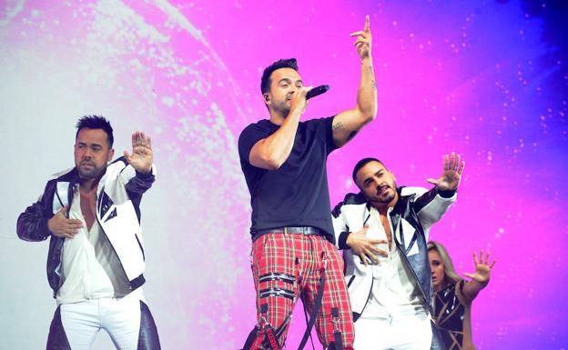 Luis Fonsi incendia el escenario de la Plaza de Toros de Arroyo