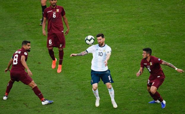 La Argentina de Messi cumple y va a semifinales con Brasil, una final anticipada