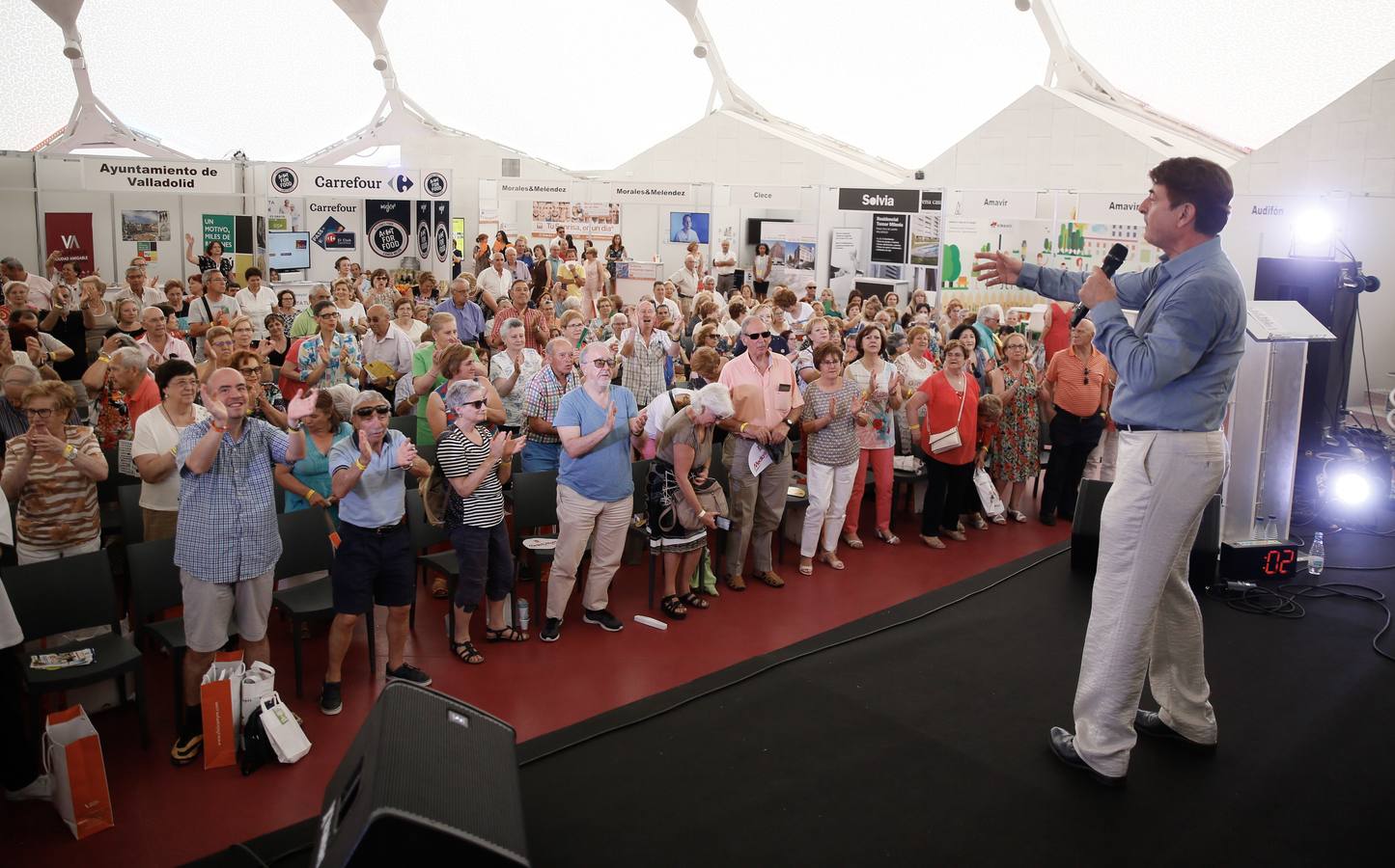 Música, magia y tecnología animan la tarde en el Festival 60+Activos