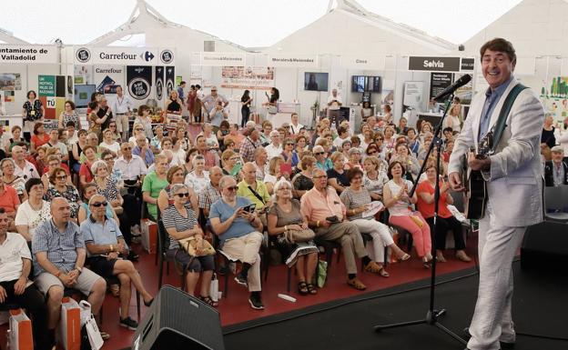 La magia, la tecnología y la música llenan la Cúpula en el Festival 60+Activos