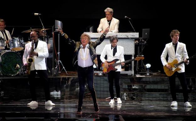 Rod Stewart llena Gredos de elegancia y sofisticación