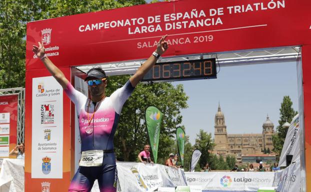 Cesc Godoy y Helene Alberdi se coronan en Salamanca como nuevos campeones de España de Triatlón de Larga Distancia