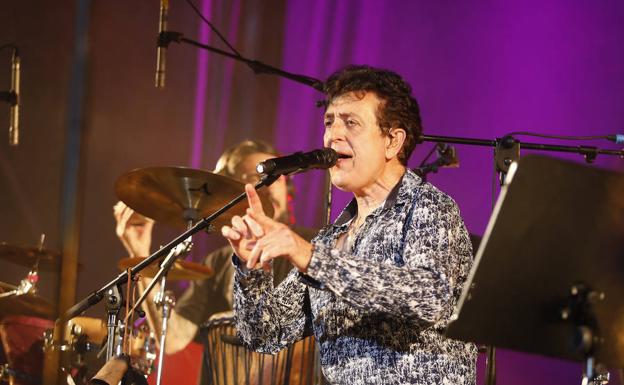 Manolo García aumenta su leyenda en el Pabellón de Palencia