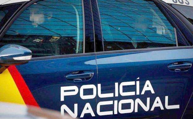 Una mujer muerde a dos agentes de la Policía Nacional de León tras negarse a abandonar un bar