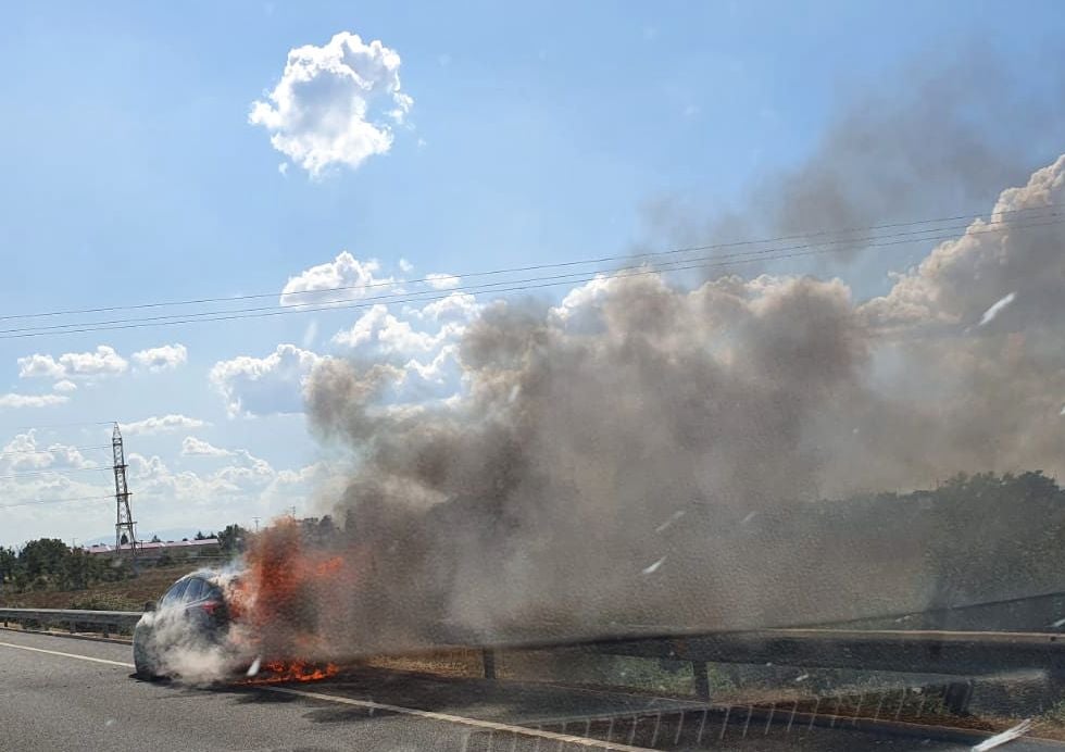 Arde un vehículo en la León-Astorga