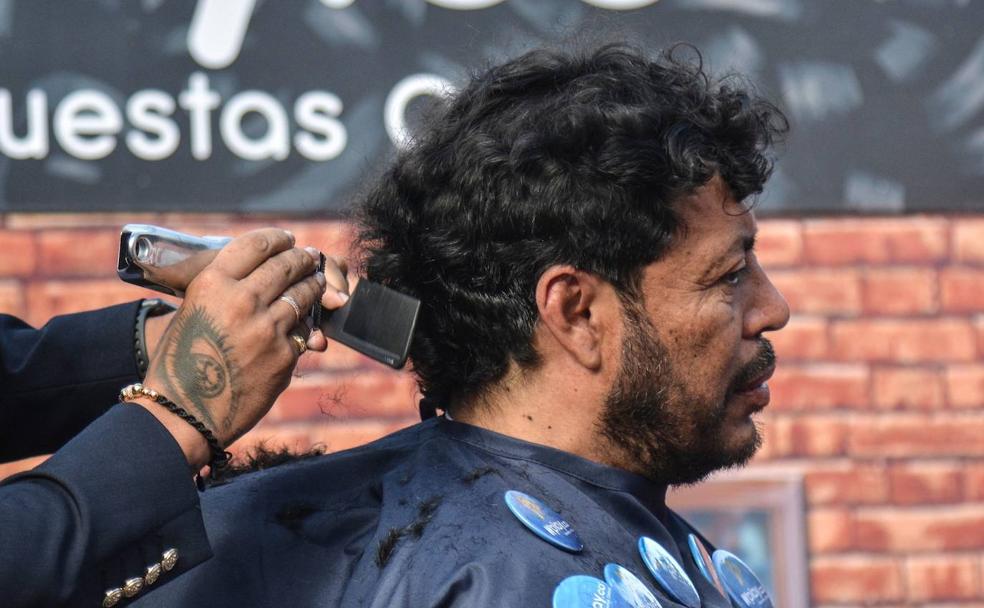 Higuita pierde el pelo por Colombia