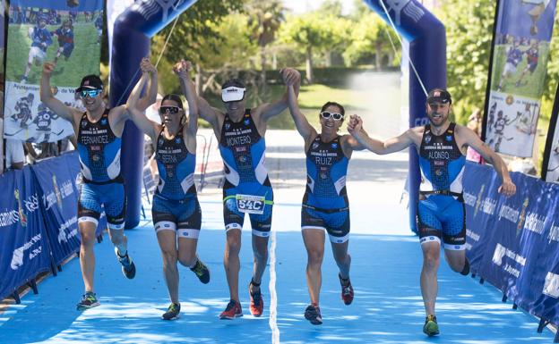 Nadie puede con los Diablillos de Rivas en el VI Triatlón Playa de las Moreras