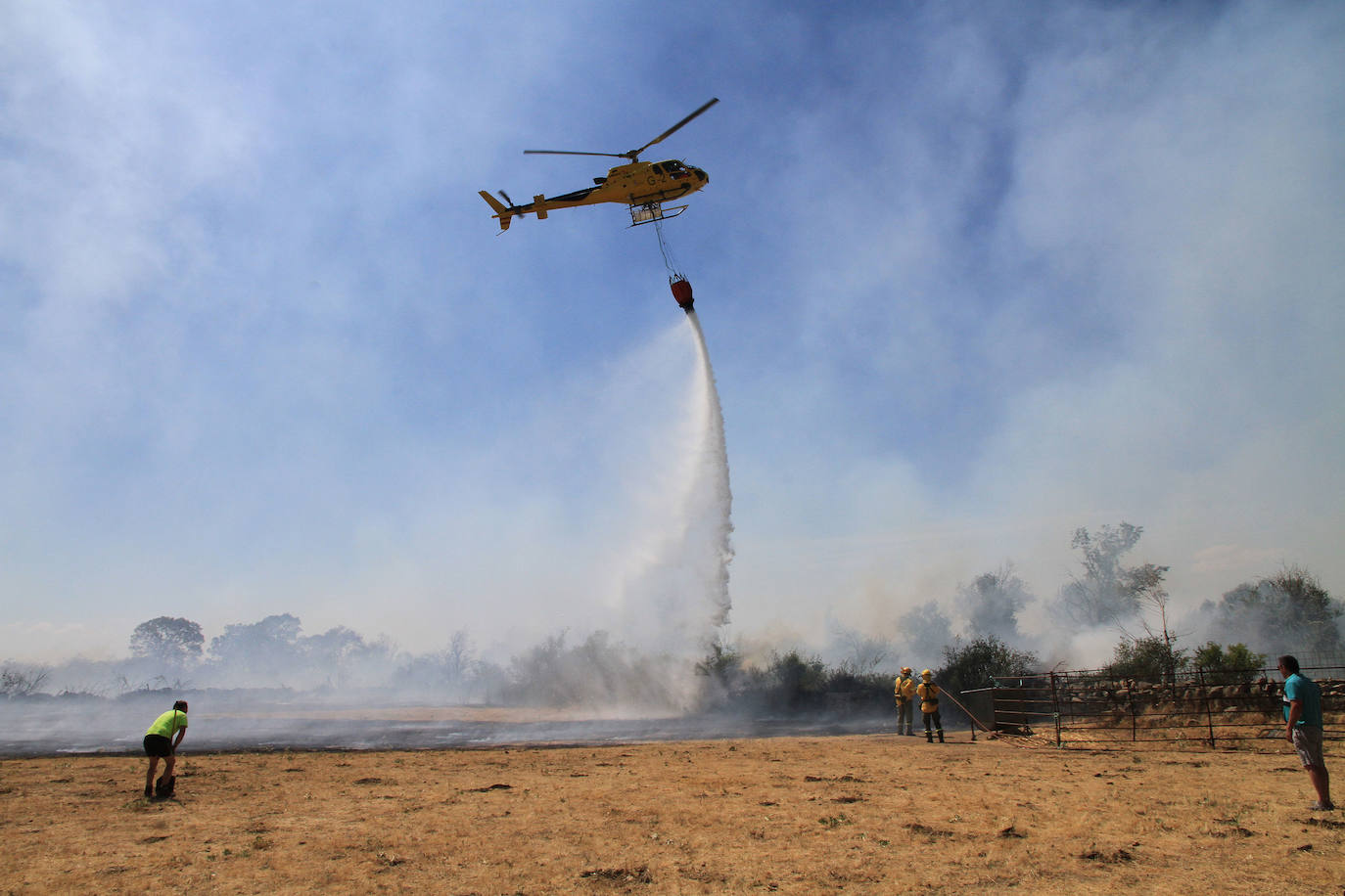 La Junta rebaja a nivel 1 el fuego próximo a una residencia de ancianos, una línea de alta tensión y la embotelladora de Bezoya