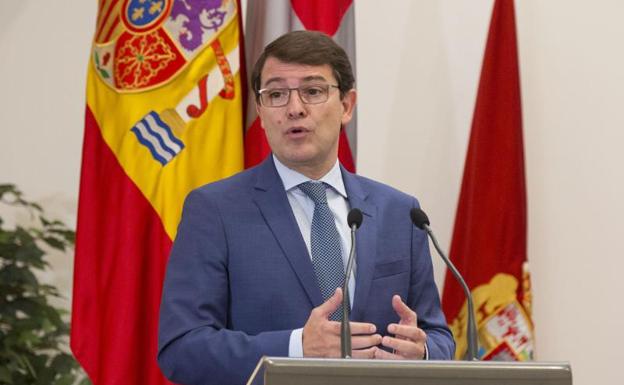 Mañueco se somete hoy a la votación de las Cortes para relevar a Herrera