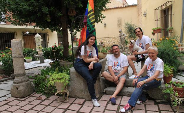 Las protagonistas de la primera boda gay en Segovia, catorce años después