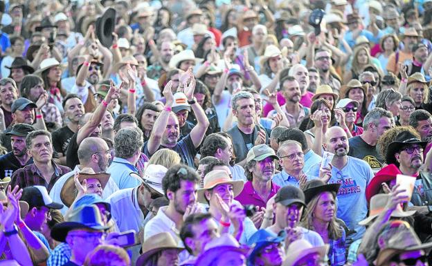 12.000 personas bailan a ritmo de country en Riaza