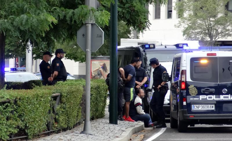 Detenido un hombre huido de la Justicia al ser interceptado en la rotonda de Vallsur en Valladolid