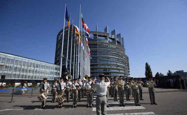 Bruselas emplaza a España a simplificar los incentivos a la contratación para acabar con la alta temporalidad