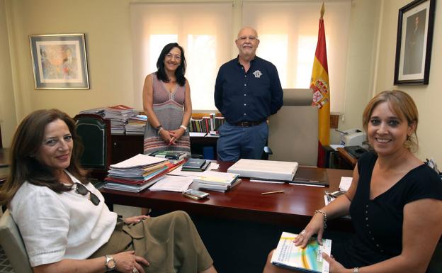 Abogados de oficio: «Durante la declaración, una mujer se me acercó y me introdujo 5.000 pesetas en el escote»