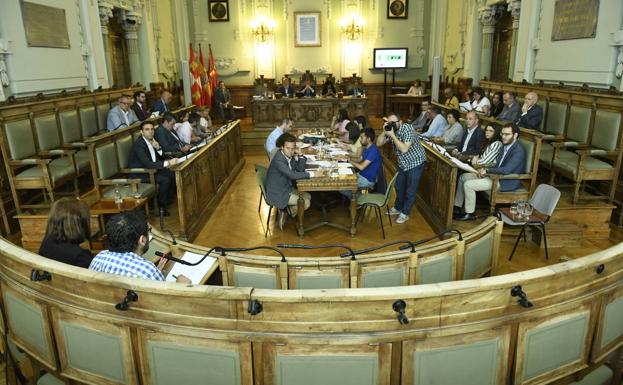 El Ayuntamiento de Valladolid recuperará los sueldos previos a la crisis para el alcalde y ediles