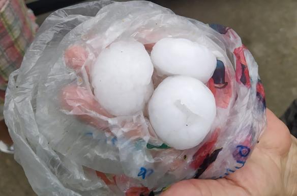 Una espectacular tormenta daña vehículos y huertos en la zona de Pereña (Salamanca)