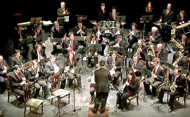 La banda de Ayllón pone música de cine al verano de Sacramenia