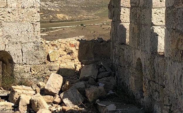 Un rayo provoca daños en la torre del castillo de Monzón de Campos