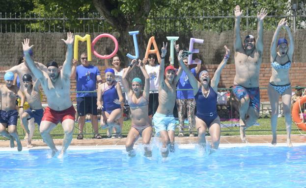 La campaña 'Mójate por la Esclerosis' recauda fondos para luchar contra la enfermedad