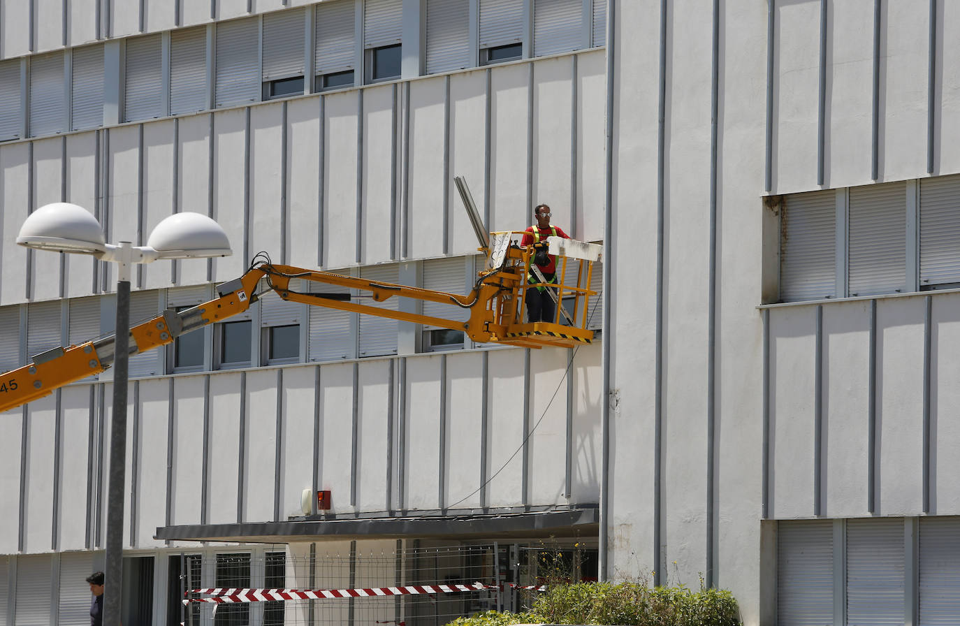 El edificio de Educación y Ciencias del Trabajo del campus de Palencia repara las grietas y humedades