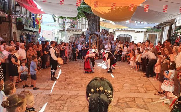 Relevo generacional garantizado en los bailes de las fiestas del Carmen en Herguijuela