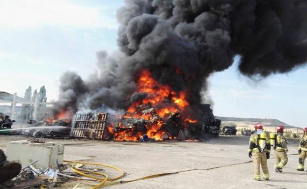 La Guardia Civil descubre varias infracciones de un desguace de Valladolid tras investigar un incendio