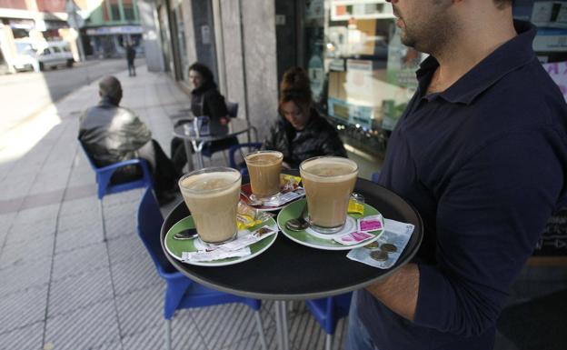 Un camarero pierde la custodia de sus hijos por trabajar muchas horas