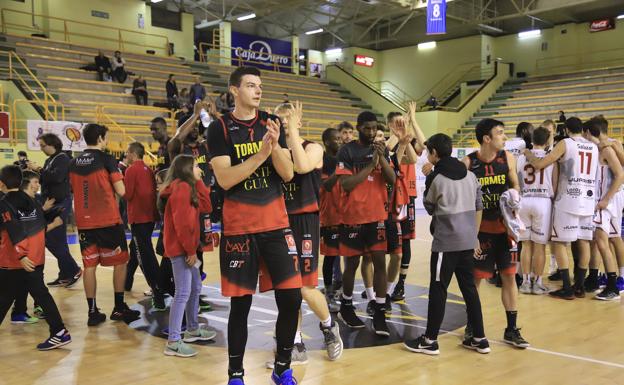 El CB Tormes y la Universidad amplían su convenio y el equipo de Primera se integrará en el de la Liga EBA